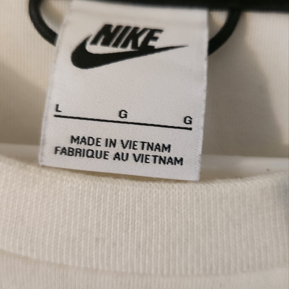 Nice sweater used look new